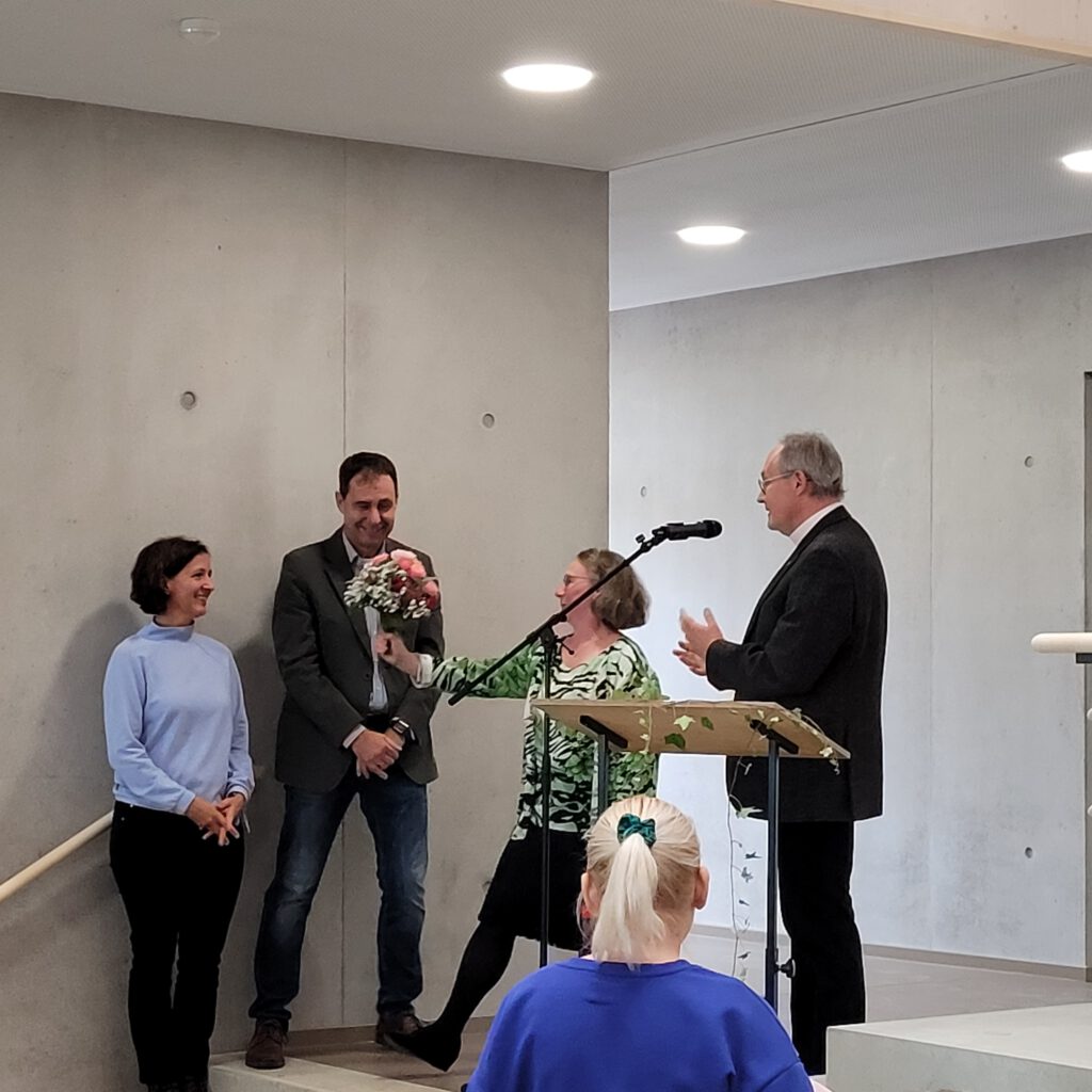 kinderhaus einw geschenkübergabe